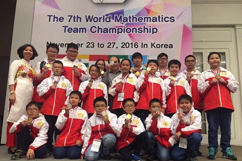 参加第7届世界数学团体锦标赛的越南代表队（图片来源：thanhnien.vn）