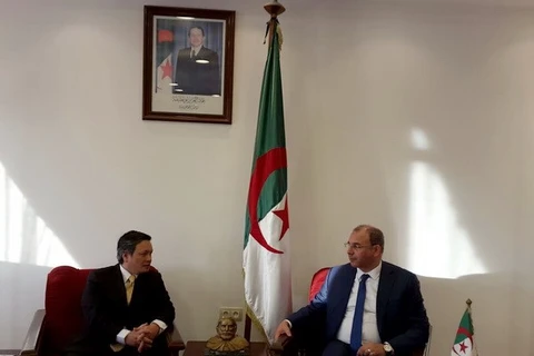 范国柱会见了瓦赫兰市市长阿卜杜拉加尼（图片来源：越通社）