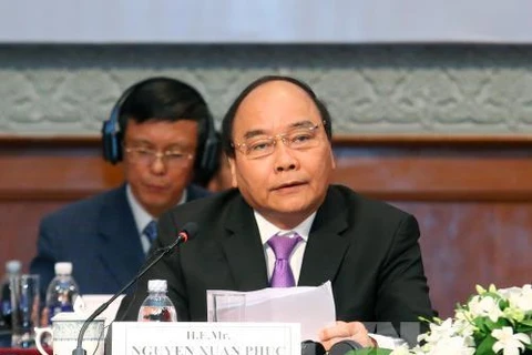 ​越南政府总理阮春福在2016年度越南企业论坛发表讲话（图片来源：越通社）
