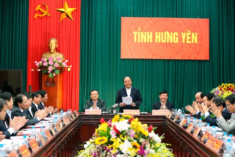 越南政府总理阮春福与兴安省主要领导干部在兴安省召开会议（图片来源：越通社）