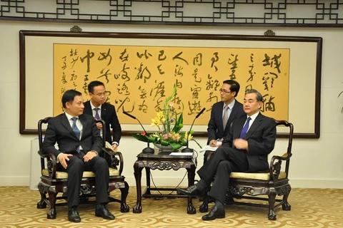 中国外交部长王毅亲切会见了越南代表团(图片来源：越通社)