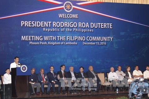 杜特尔特总统12月13日在旅居柬埔寨菲律宾人见面会发表讲话（图片来源：越通社）