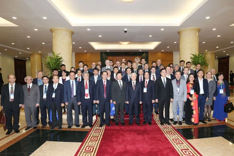 阮富仲总书记会见第五次越南学国际学术研讨会与会代表