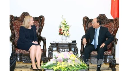 越南政府总理阮春福会见爱尔兰驻越南大使。（图片来源：越通社）