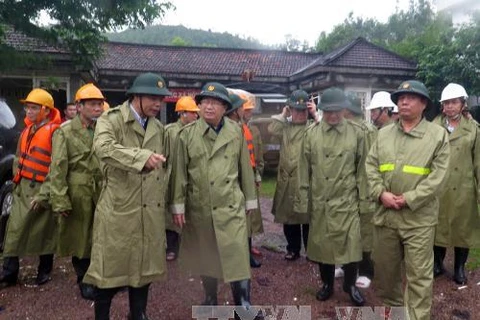政府副总理郑廷勇视察平定省暴雨洪水应对工作情况。