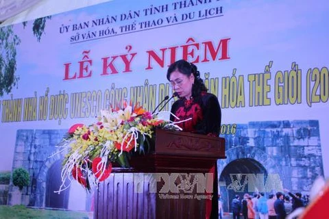 越南体育文化旅游部副部长邓氏碧莲在纪念典礼上致辞。
