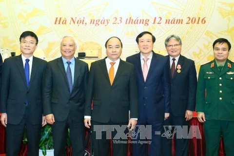 越南政府总理阮春福在会出席会议