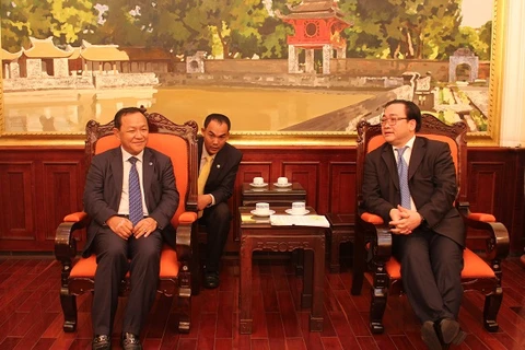 河内市委书记黄忠海与柬埔寨金边市长巴速杰旺