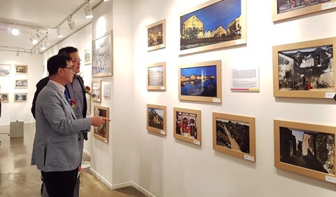 越南世界遗产摄影图片展在韩国首尔举行。