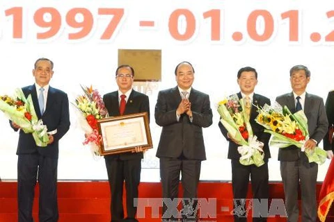 越南政府总理阮春福出席平阳省建省20周年纪念典礼（图片来源：越通社）