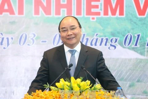 阮春福总理出席越南电力集团2017年任务部署会议。(图片来源：越通社）
