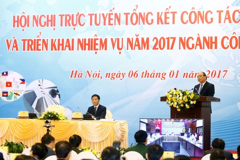 政府总理阮春福出席2017年工商部工作任务部署视频会议（图片来源：越通社）