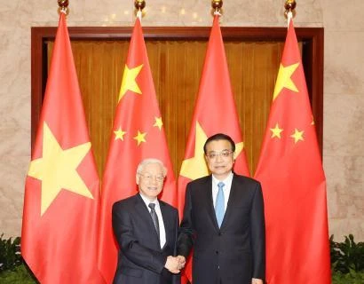 越共中央总书记阮富仲会见中国国务院总理李克强。(图片来源：越通社）