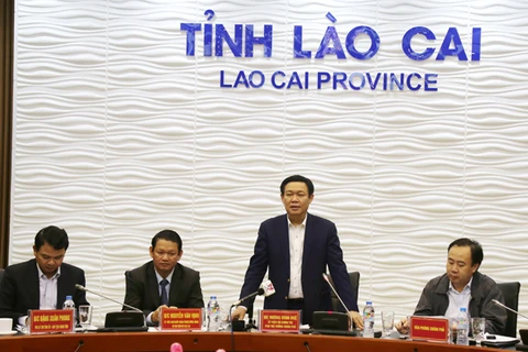越南政府副总理王廷惠发表讲话