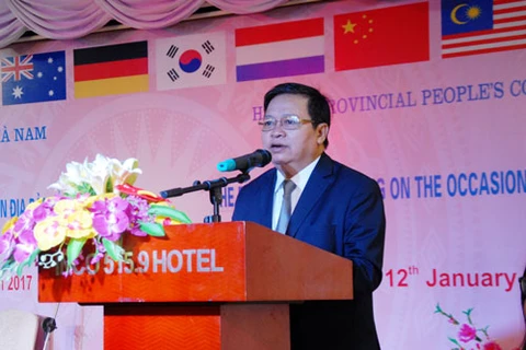 河南省人民委员会主席阮春冬在会议上发表讲话（图片来源：河南省官方网站）