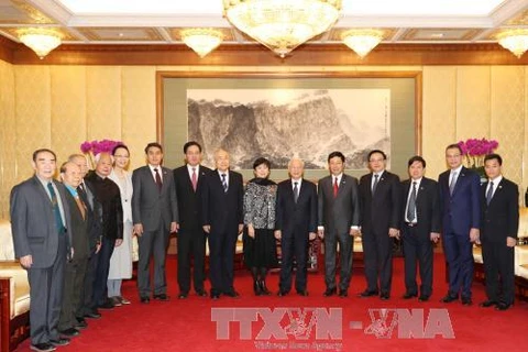 越共中央总书记阮富仲会见中国人民对外友好协会会长李小林。