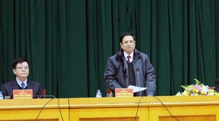 范明正同志在会议上发表讲话。（图片来源：凉山报网）
