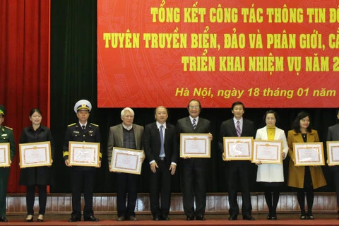 2016年越南海洋岛屿、勘界立碑和对外宣传工作总结会议暨2017年工作部署会议1月18日在河内举行。