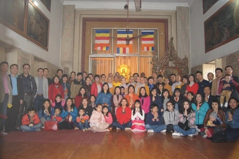 旅居印度越南人迎新春祈求平安（图片来源：http://baotintuc.vn/）