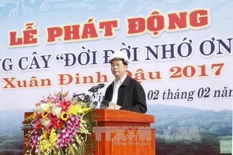 越南国家主席陈大光出席2017丁酉年新春植树节启动仪式（图片来源：越通社）