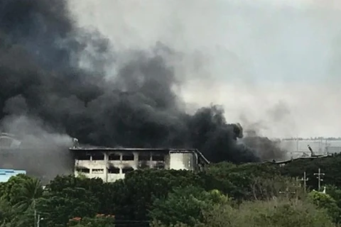 菲律宾一家工厂发生火灾 逾百人受伤 