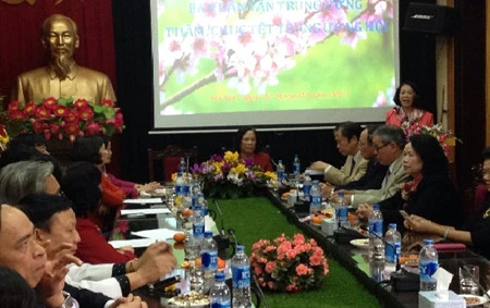 越共中央民运部部长张氏梅向越南老年人协会致以新年祝福