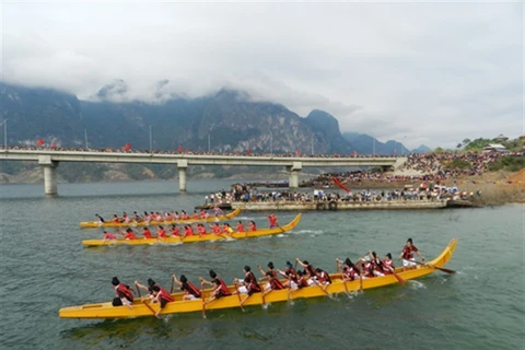 热闹非凡的2017年山罗省传统划船比赛​（图片来源：http://nongnghiep.vn/）