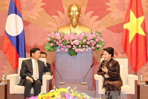 越南国会主席阮氏金银与老挝总理通伦•西苏里