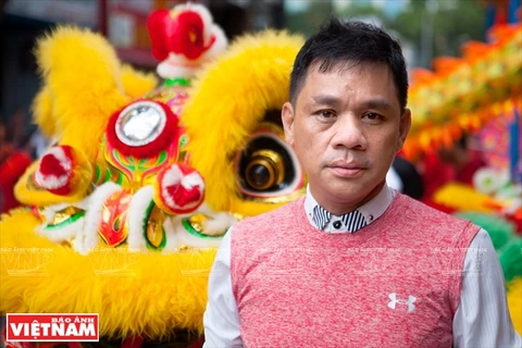 胡志明市衡英堂舞狮团长梁晋衡民间艺术家。