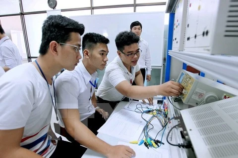 越南岘港百科大学电子通讯系大学生上课时间