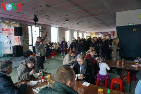 越南街头美食节日前在俄罗斯莫斯科举行（图片来源：越通社）