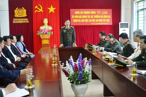 苏林上将在会议上发表讲话（图片来源：越通社）