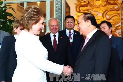 越南政府总理阮春福与俄联邦委员会主席马特维延科