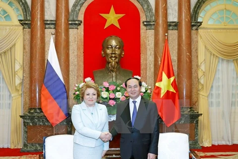 越南国家主席陈大光会见俄联邦委员会主席马特维延科。（图片来源：越通社）