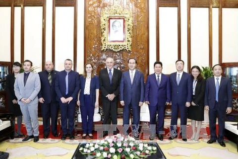 越南国家主席陈大光会见以色列军事工业公司董事长、原以色列公共安全部长伊扎克·阿罗诺维奇