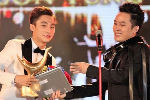 山松获得2016年最佳 歌手奖。