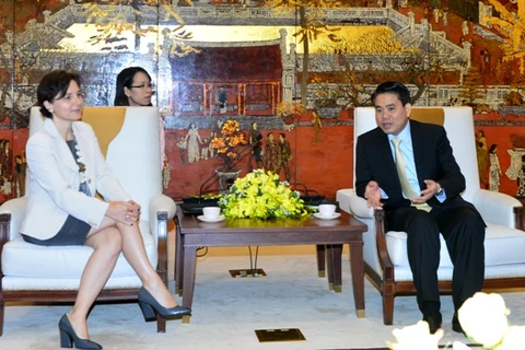 越南河内市人民委员会主席阮德钟2月23日会见了意大利驻越南大使西西里亚•皮乔尼