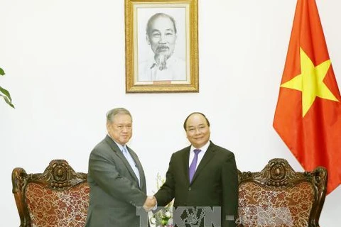 越南政府总理阮春福会见文莱首相府部长、外交和贸易部第二部长林玉成（图片来源：越通社）