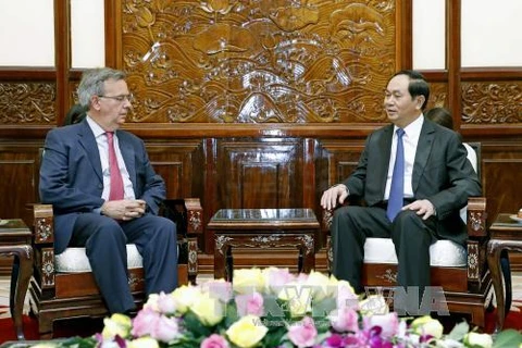 越南国家主席陈大光与西班牙驻越南大使特纳·加西亚（图片来源：越通社）