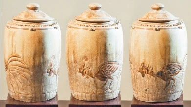 越南收藏家阮侗的收藏品——陈朝13世纪的鸡画棕色陶瓷缸