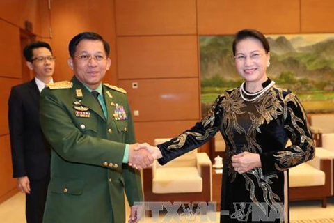 越南国会主席阮氏金银与缅甸国防军总司令敏昂莱