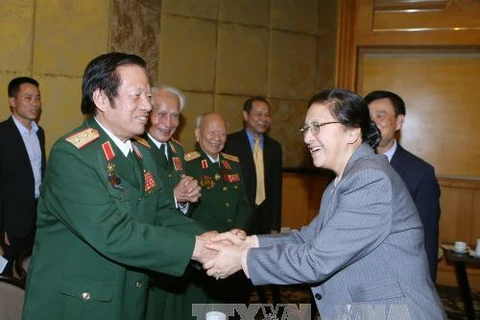 老挝国会主席巴妮·雅陶都会见越老友好协会代表（图片来源：越通社）