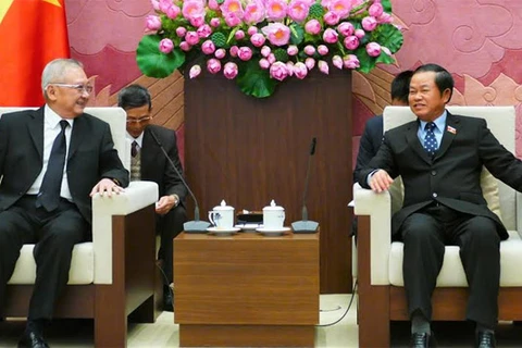 越南国会副主席杜伯巳与以塔娜布柴