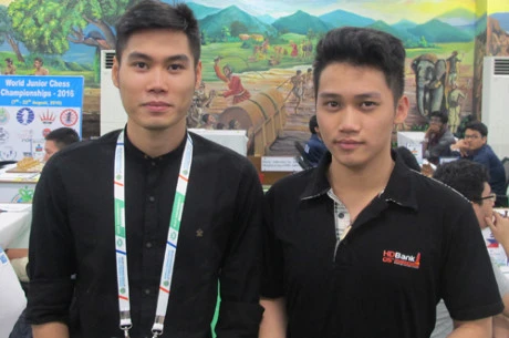 陈俊明（左）成为唯一一名取得三连胜的越南棋手（图片来源：因特网）