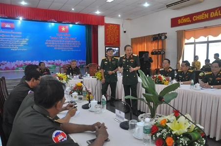 西宁省指挥部与柬埔寨青年军官交流座谈会。（图片来源：baoquankhu7.vn）