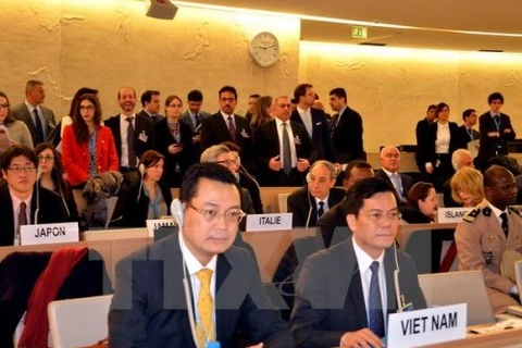 外交部副部长何金玉（右图）和越南代表团出席在日内瓦举行的联合国人权理事会第31届常会。