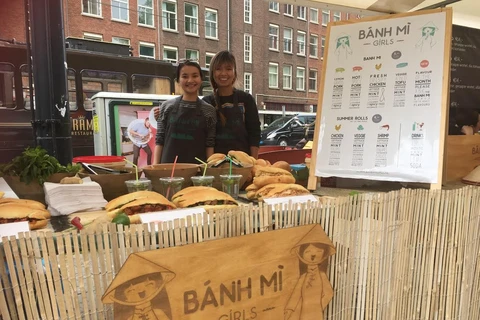 越南青年在荷兰推广越南饮食文化（图片来源：http://vietnamnet.vn）