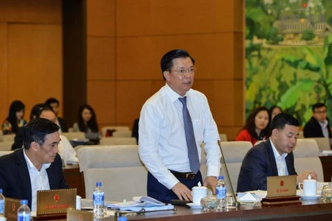 ​越南财政部部长丁进勇在会议上发表讲话。（图片来源：http://www.baogiaothong.vn）