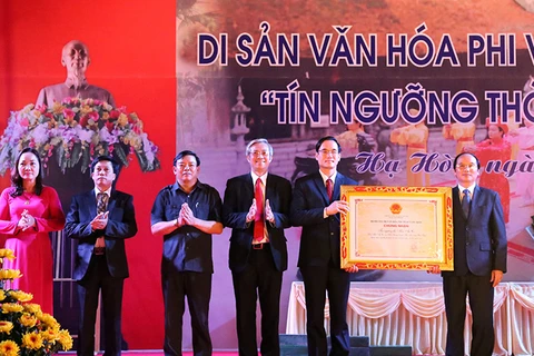 “妪姬祀母信仰”国家非物质文化遗产证书颁证仪式。（图片来源：http://thethaovanhoa.vn）