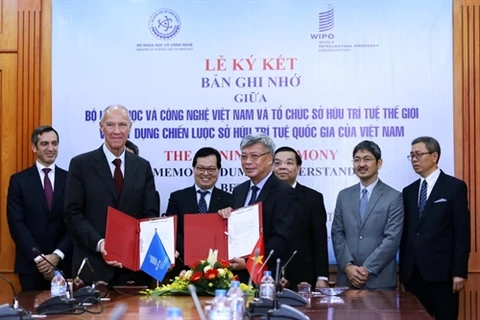 越南文化体育旅游部部代表与世界知识产权组织代表签署合作备忘录